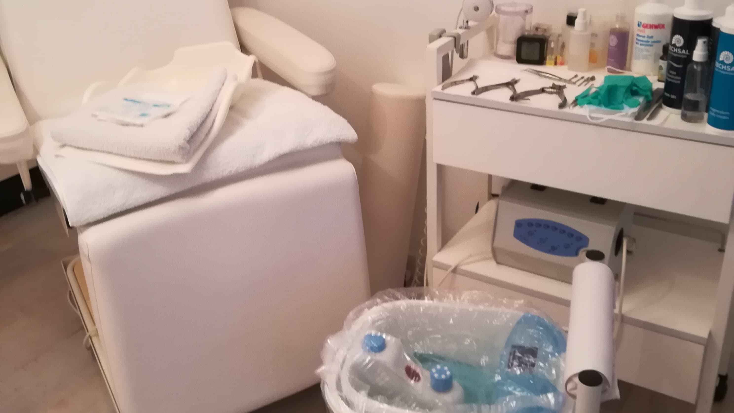 foto pedicurestoel met infrarood voetenbad